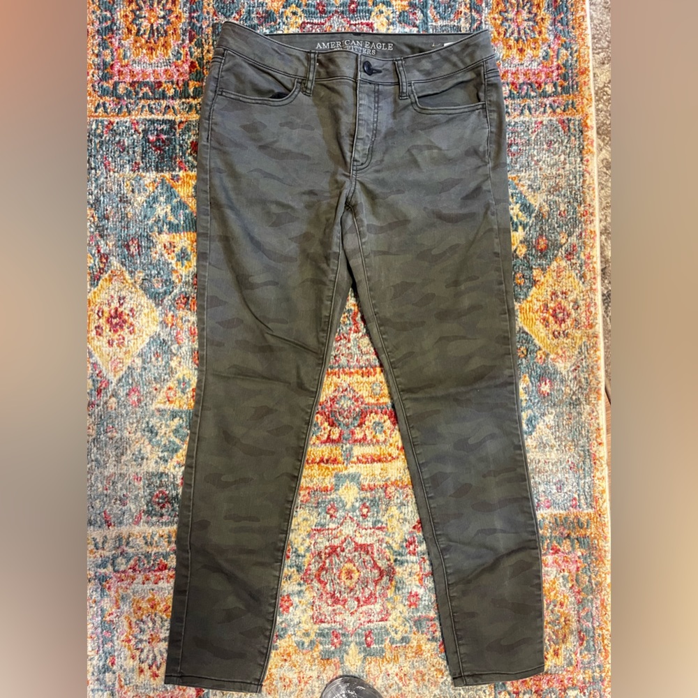 American Eagle camo jeggings